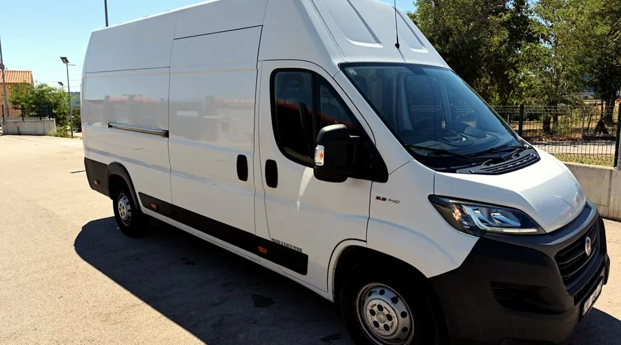 Ćaki Trans kombi na cesti